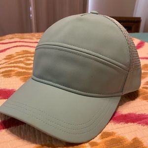 Lululemon baller hat